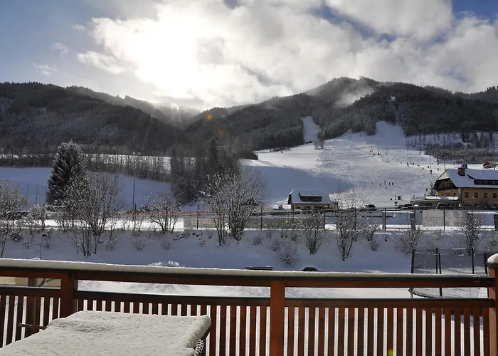 Little Paradises - Familien Im Gaal